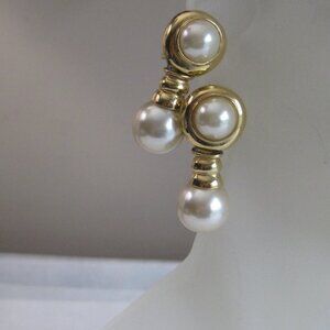 Vintage Joan Rivers Collection Gold Tone Faux Pearl Clip on Earrings